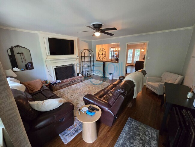 Building Photo - *Coming Available In Late June* Updated Midtown is a MUST see!
