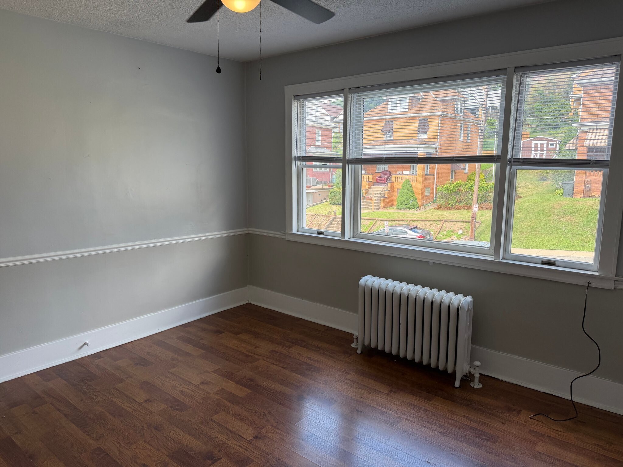 Building Photo - 407 Elm Rd