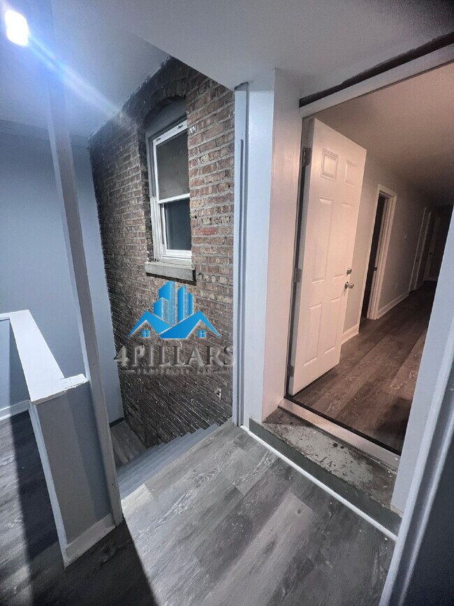 Building Photo - "Charming 3-Bed Gem in East Chicago – Spacious 1066 Sq Ft Retreat!"