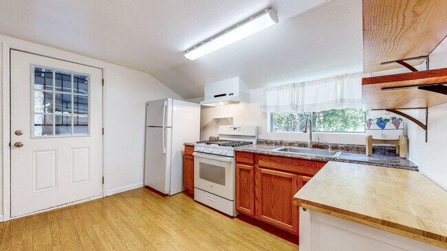 Building Photo - Adorable West County One Bedroom Cottage