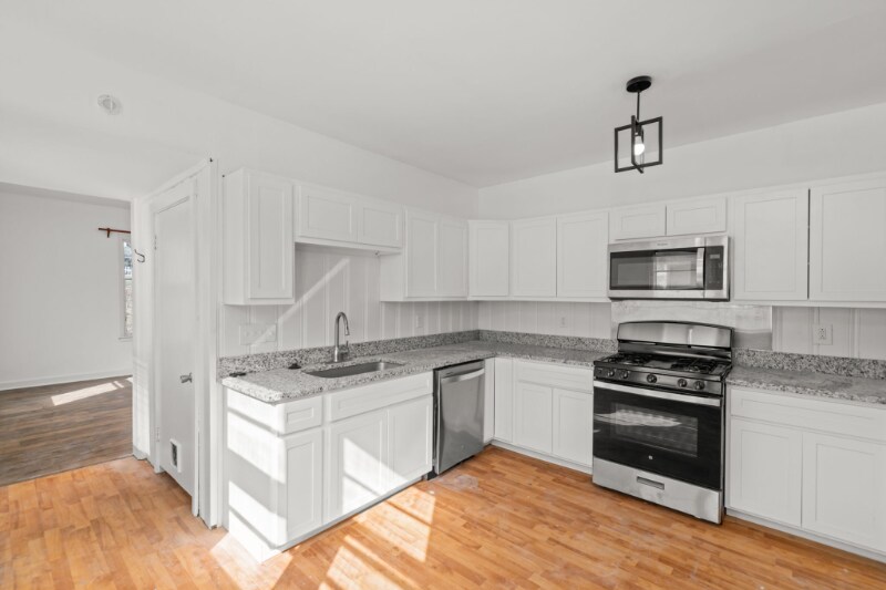 Building Photo - 151 N Clay Ave
