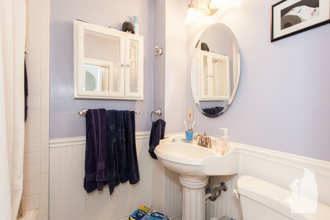 Building Photo - 1849 N Lincoln Ave