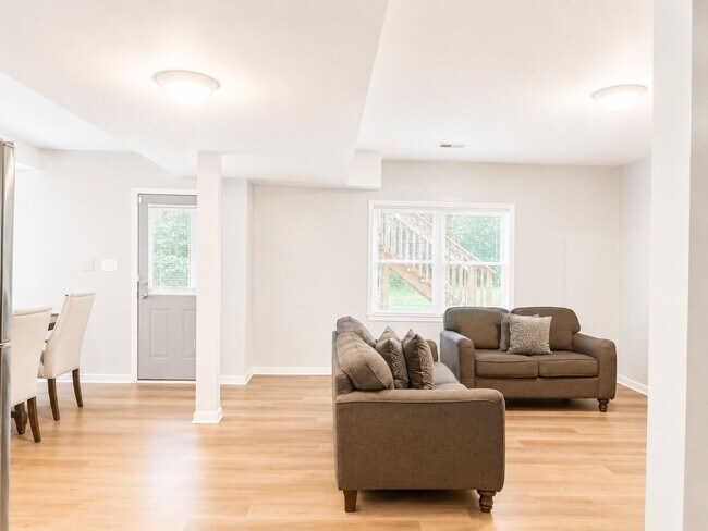Building Photo - 733 Miller Run