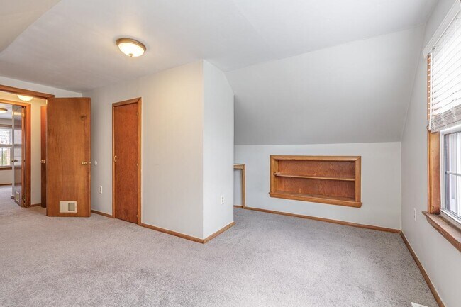 Building Photo - 48 Beacon St