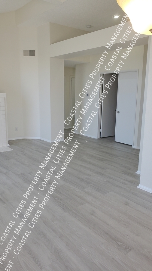 Building Photo - 3121 Genoa-B