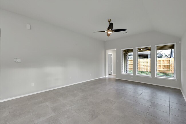 Building Photo - 307 Highland Bayou Dr