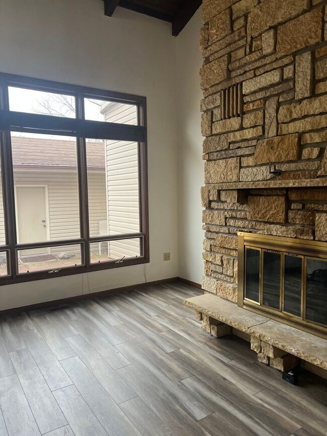 Building Photo - Townhome for Rent