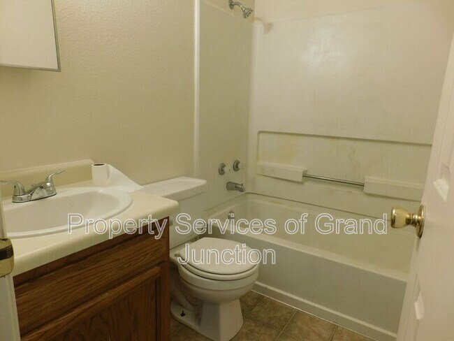 Building Photo - 434 Pendleton St