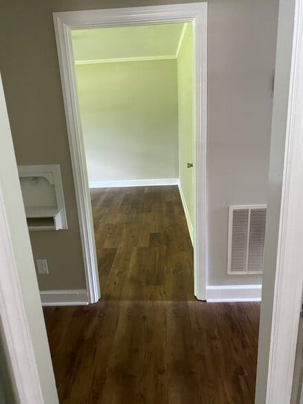 Building Photo - 844 Pierce Ave