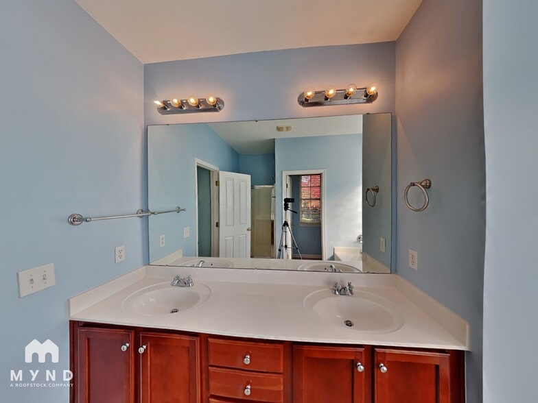 Building Photo - 13532 Swinton Rd