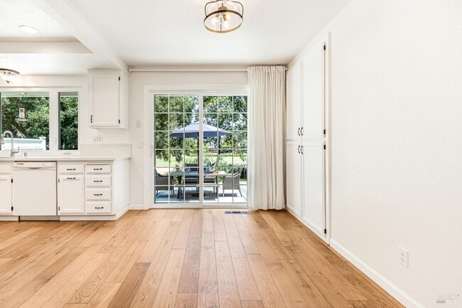 Building Photo - Welcome to your dream home in Oakmont, a v...