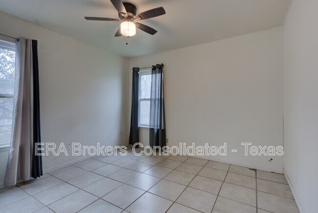 Building Photo - 5815 Pyle St