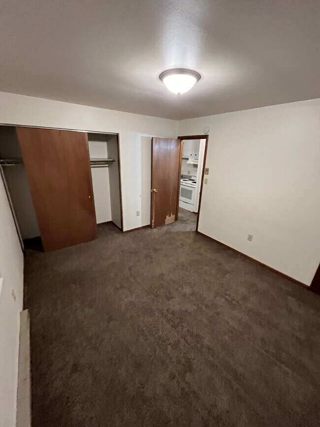 Building Photo - Charming 1-Bedroom in Versailles