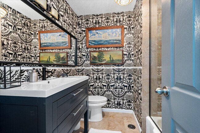 Building Photo - 5701 N Sheridan Rd