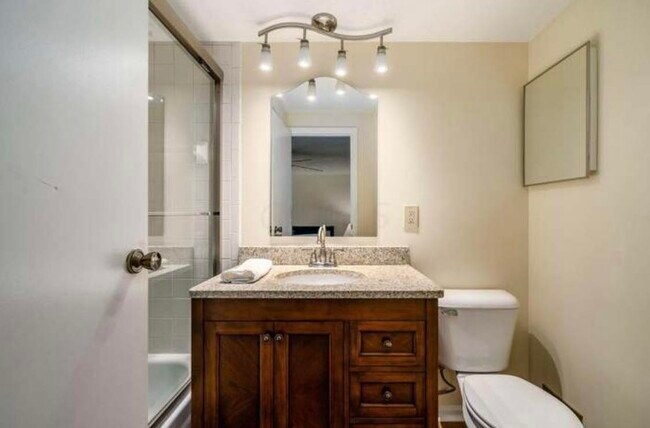 Building Photo - 1681 Saint Albans Ct