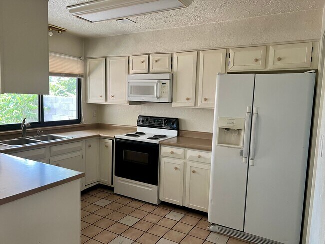 Primary Photo - Ready For Immediate Move IN !!