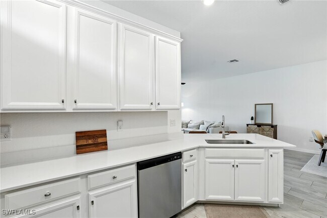Building Photo - 1676 Alameda Dr