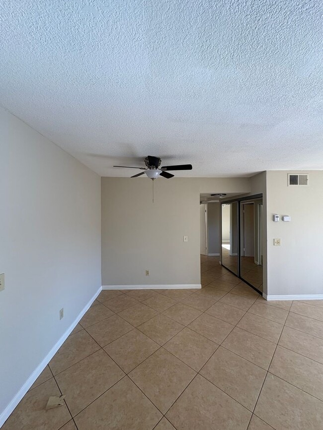 Building Photo - Huge 3 Bedroom 2 Bathroom in Resort Style Community in Mission Valley