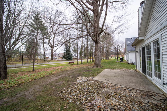 Building Photo - 6683 Courtyard Dr