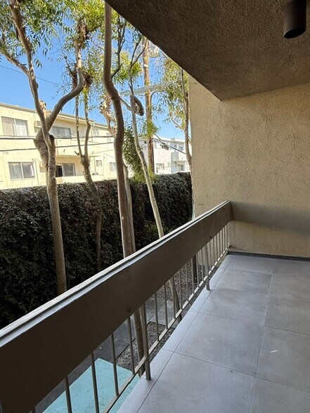 Building Photo - 740 N Kings Rd