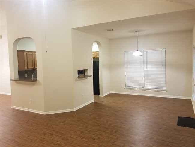 Building Photo - 2406 Hawks Rd