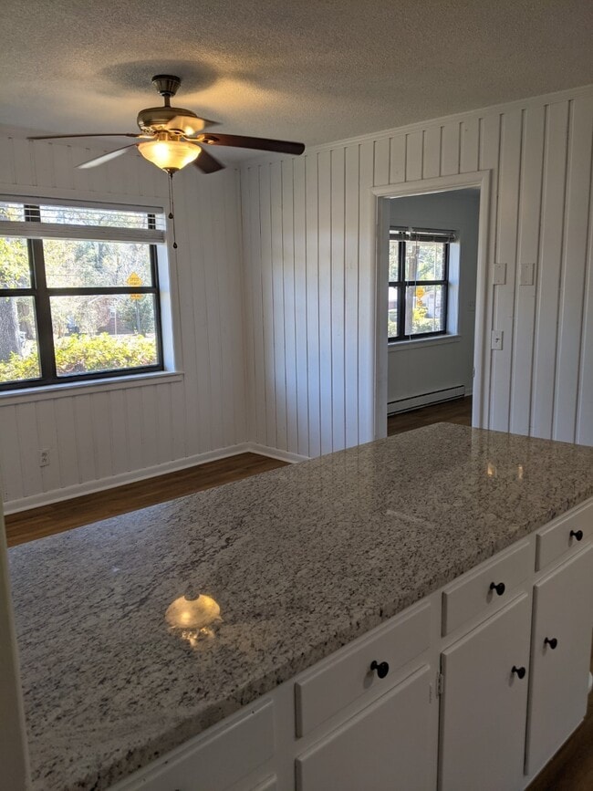 Building Photo - 1000 Fairlane Dr