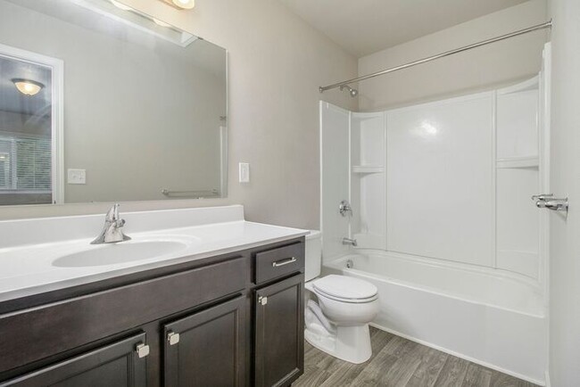 Building Photo - 10847 Carmen Oak Dr SE