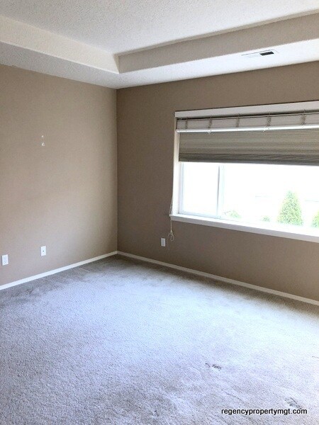 Building Photo - Beaverton 3 bd, 2.5ba. Kitchen w/white til...