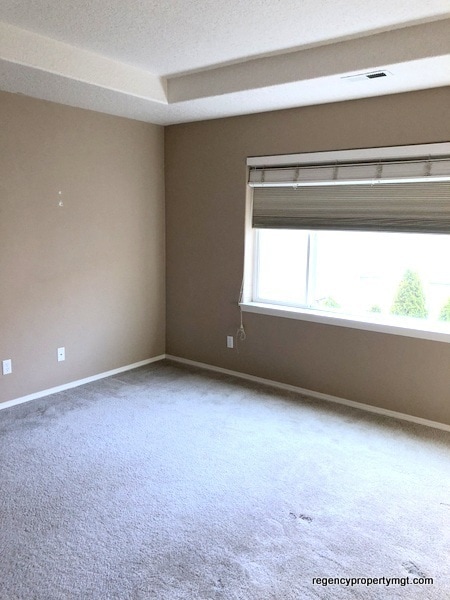 Building Photo - Beaverton 3 bd, 2.5ba. Kitchen w/white tile. LR w/gas fireplace. Fenced Yard