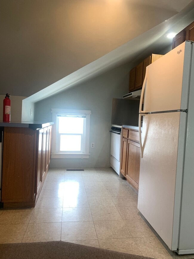 Building Photo - 30 W Main St