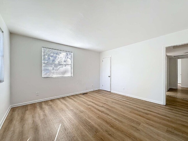 Building Photo - 5330 Quan Dr