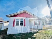 Building Photo - 2302 E Elm Ave