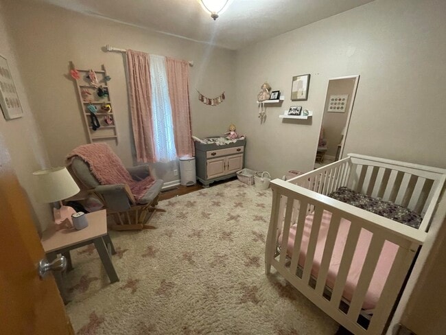 Building Photo - 3 Bedroom House