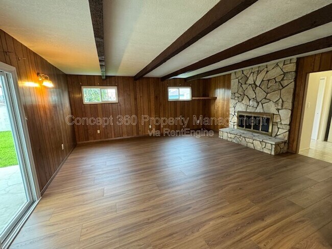 Building Photo - 20915 S Menlo Ave