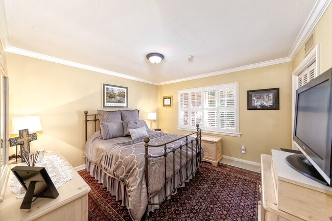 Building Photo - 11407 S Chestwood Dr