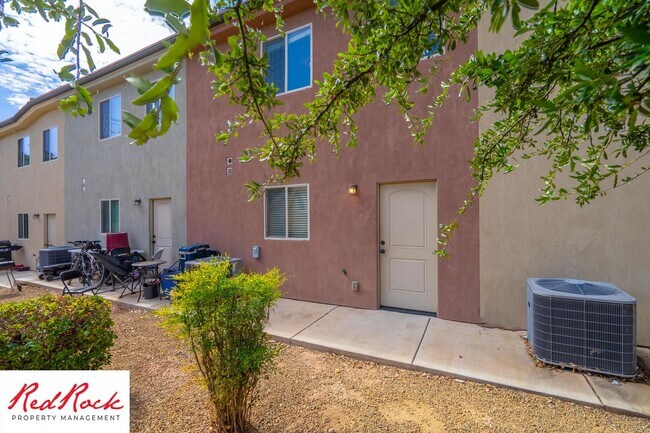 Building Photo - 2801 E 450 N