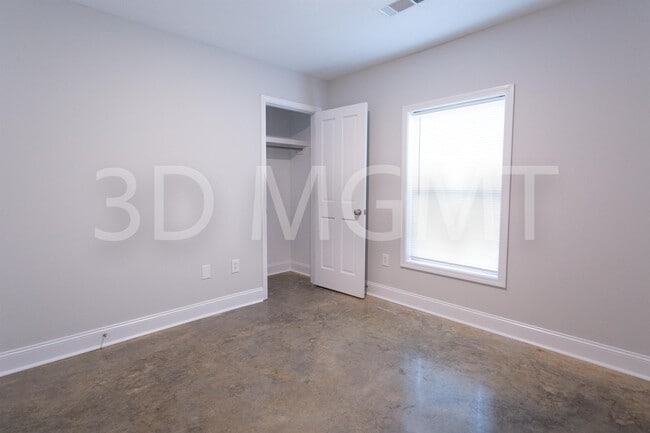 Building Photo - 100 Robin Ln