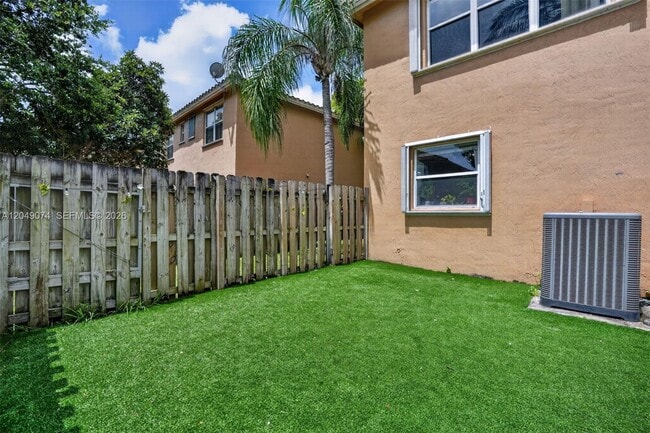 Building Photo - 913 NW 135th Ave