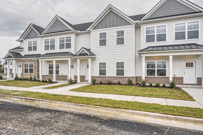 Building Photo - Move-In Special! 3 Bed/3 Bath Townhome with Garage / Pet-Friendly / Available Now!