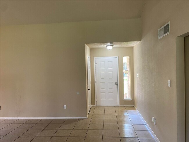 Building Photo - 623 Old Colony Dr