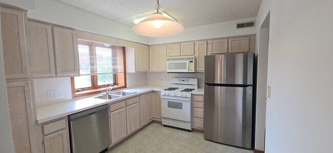 Building Photo - 6430 W Berteau Ave