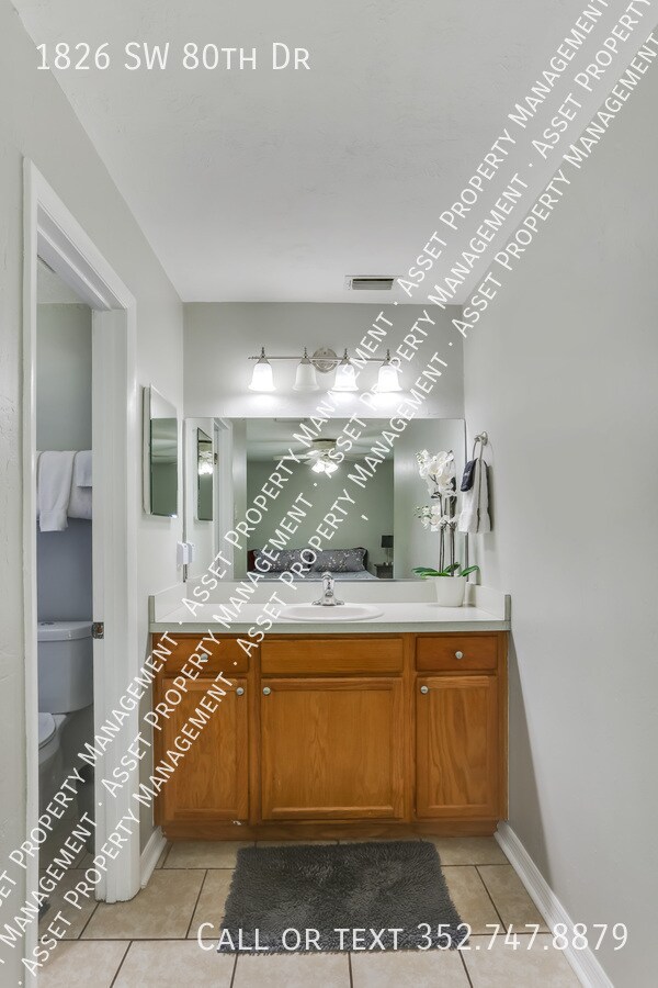 Building Photo - 1826 SW 80th Dr