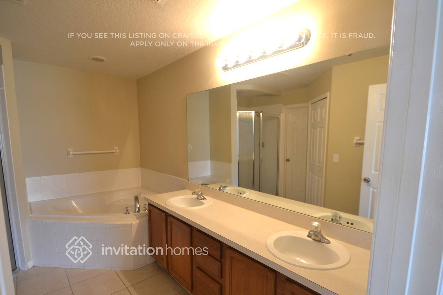 Building Photo - 727 Versailles Ln
