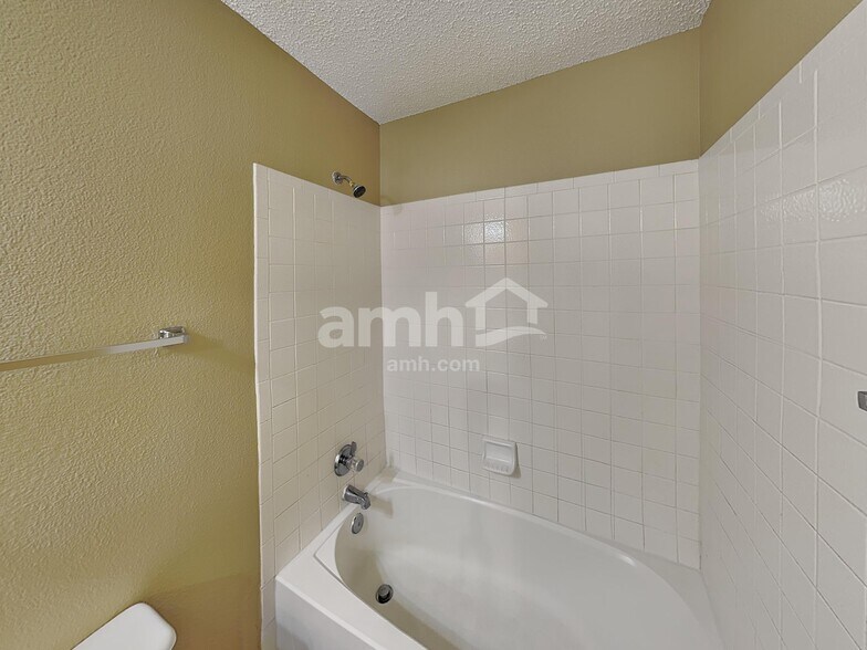 Building Photo - 2707 Vinson Ct