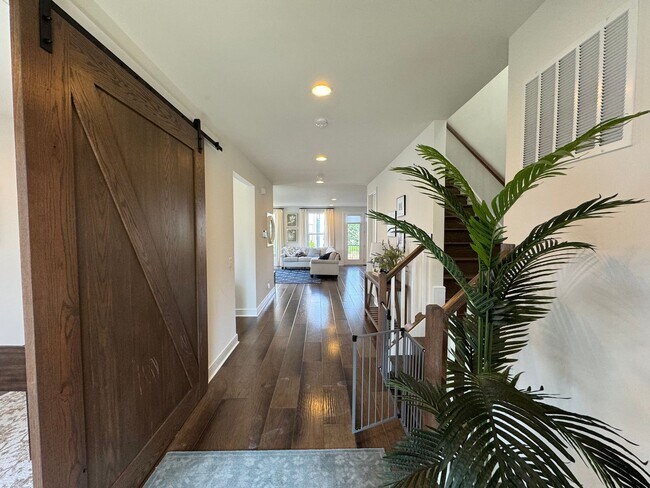 Building Photo - Stylish And Spacious 4 Bed 3.5 Bath Home I...