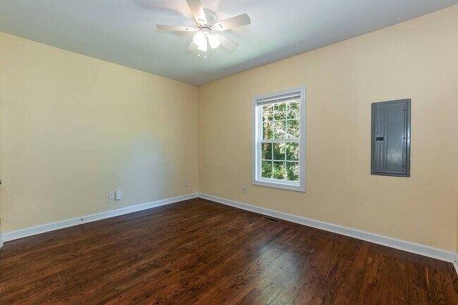 Building Photo - Nice 1 bed/1 bath duplex minutes from downtown Raleigh