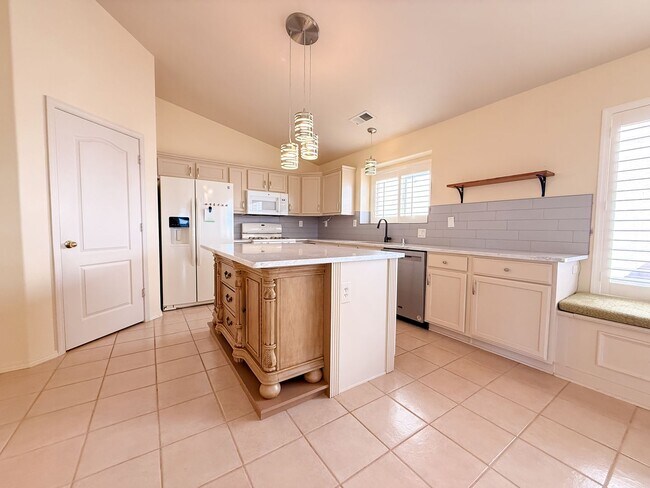 Building Photo - Spacious Home in Ventana Ranch