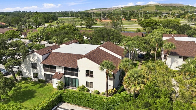 Building Photo - 2581 Carambola Cir N