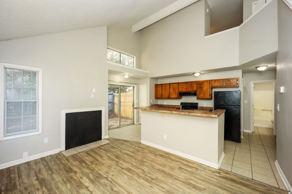 Building Photo - 8536 Pineland Dr