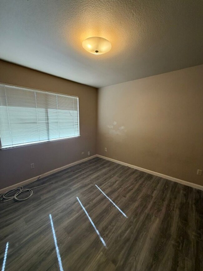 Building Photo - 1643 Ashley Ave